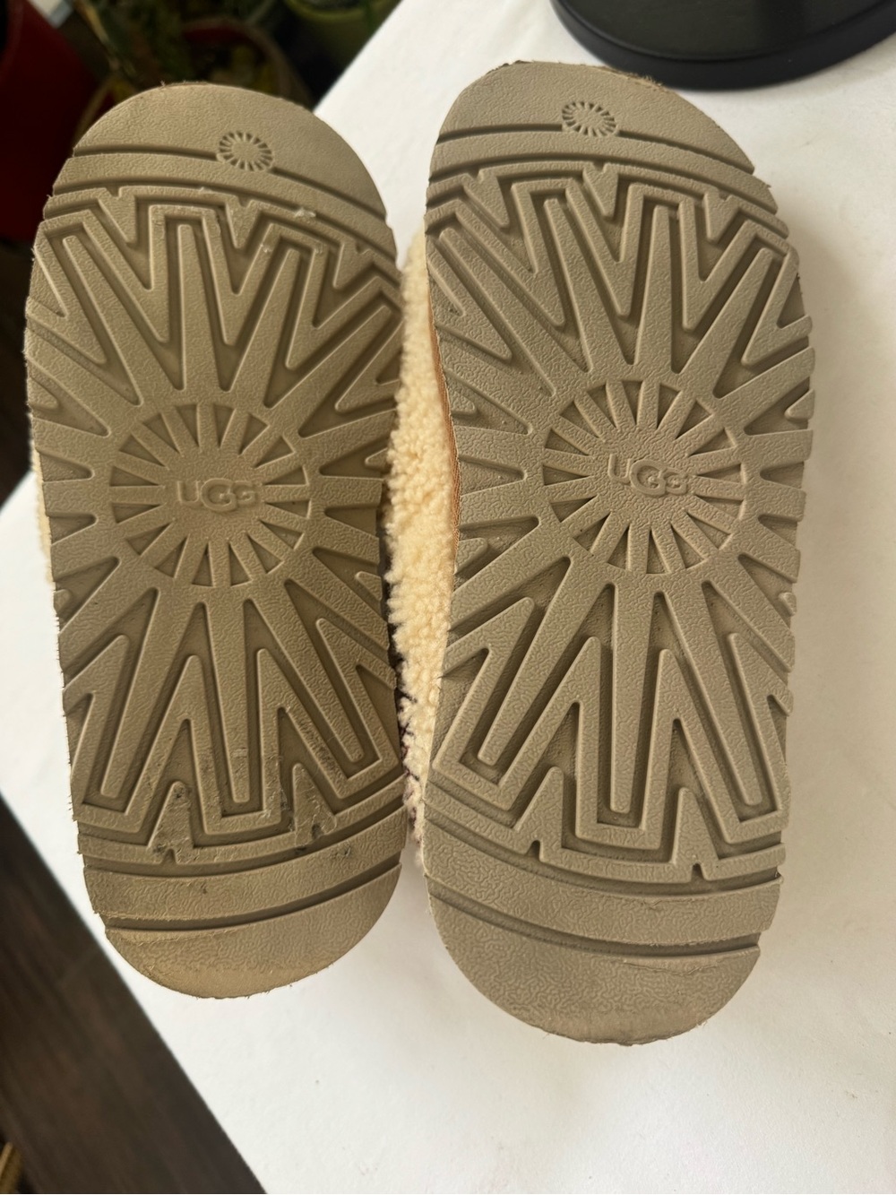 UGG Heritage Natural Tazz Fluffy Braid Sherpa Platform Slippers
Size 9 Cream EUC - Picture 7 of 7
